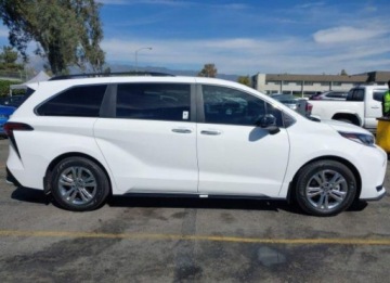 Toyota Sienna III 2023 Toyota Sienna 2023, 2.5L, 4x4, XSE, po kradziezy 2.5 Benzyna 189KM, zdjęcie 2