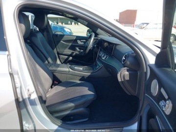 Mercedes Klasa E W213 2022 Mercedes-Benz Klasa E 350 4Matic 2022 2.0l 2.0 Benzyna 255KM, zdjęcie 9