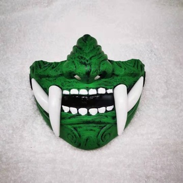 Maska na twarz plastik