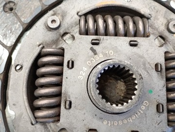 124038810 KOLO DVOUHMOTNÉ AUDI A4 B7 2.0 TDI