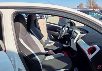 Toyota Aygo II Hatchback 5d 1.0 VVT-i 69KM 2016 Toyota Aygo 1,0 Ben Klima 69 km Benzyna 69KM, zdjęcie 15