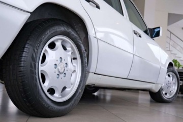 Mercedes W124 Sedan 2.0 118KM 1991 Mercedes-Benz W124 (1984-1993) 2.0 Benzyna 118KM, zdjęcie 9