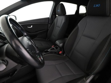 Hyundai i30 II Wagon Facelifting 1.4 MPI 100KM 2016 Hyundai i30 klimatyzacja multifunkcja grzane, zdjęcie 12