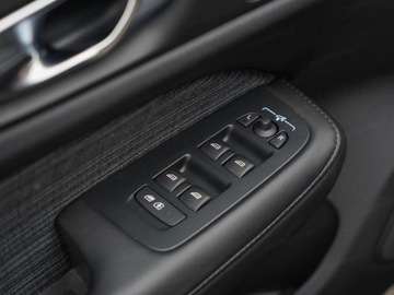 Volvo V60 II  2025 VOLVO V60 B4 Core Combi 2.0 (211KM) 2025, zdjęcie 11