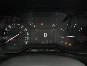 Citroen C3 III Hatchback Facelifting 1.2 PureTech 83KM 2021 Citroen C3 1.2 PureTech, Navi, Klima, Klimatronic, zdjęcie 10