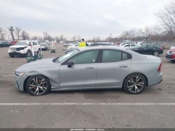 Volvo S60 III 2024 Volvo S60 2024 Volvo S60 B5 FWD Plus Dark Theme 2.0 Benzyna 247KM, zdjęcie 3