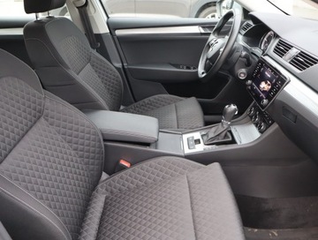 Skoda Superb III Liftback Facelifting 2.0 TDI SCR 150KM 2020 Skoda Superb 2.0 TDI, Salon Polska, Serwis ASO, zdjęcie 8