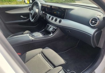 Mercedes Klasa E W213 Kombi Facelifting 2.0 220d 200KM 2022 Mercedes-Benz Klasa E Mercedes-Benz Klasa E 220 d T 9G-TRONIC Avantgarde, zdjęcie 18