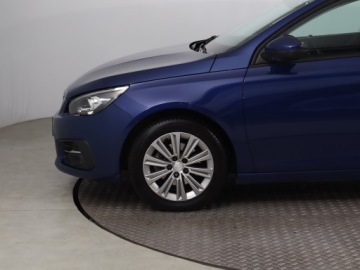 Peugeot 308 II SW Facelifting 1.2 PureTech 130KM 2019 Peugeot 308 1.2 PureTech, Automat, Navi, Klima, zdjęcie 14