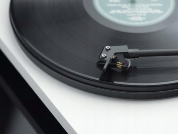 PRO-JECT PRIMARY E Проигрыватель, белый + платформа