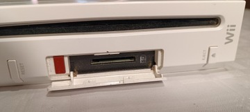 Игровая консоль белого цвета ''NINTENDO Wii RVL-001[EUR]''