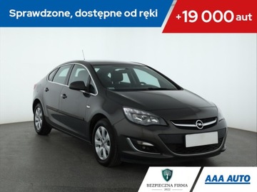 Opel Astra J Sedan 1.4 Turbo ECOTEC 140KM 2015 Opel Astra 1.4 T, Salon Polska, 1. Właściciel