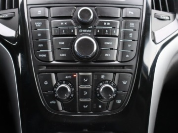 Opel Astra J Sports Tourer Facelifting 1.4 Turbo ECOTEC 140KM 2015 Opel Astra 1.4 T, GAZ, Skóra, Klima, Klimatronic, zdjęcie 12