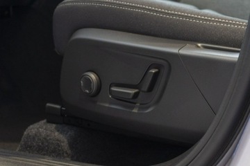 Volvo XC40 Crossover Facelifting 2.0 B3 163KM 2025 Volvo XC 40 Plus Dark B3 Mild Hybrid Benzyna, zdjęcie 14