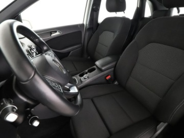 Mercedes Klasa B W246 Sports Tourer Facelifting 1.5 180 d BlueEFFICIENCY Edition 109KM 2017 Mercedes B 180 navi kamera i czujniki parkowania, zdjęcie 12