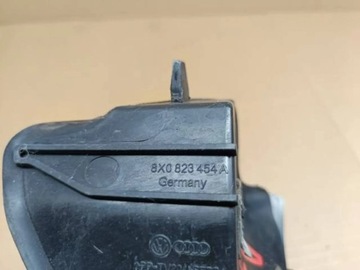 AUDI A1 8X ZÁSLEPKA KRYT ROH BLATNÍKU PRAVÝ 8X0823454A