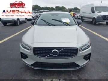 Volvo S60 III 2021 Volvo S60 2021 VOLVO S60 T5 MOMENTUM 2.0 Benzyna 250KM
