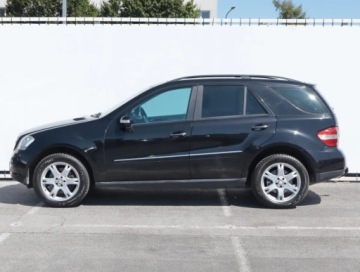 Mercedes Klasa M W164 Off-roader 4.0 V8 (420 CDI) 306KM 2007 Mercedes ML ML 420 CDI, 301 KM, 4X4, Automat, zdjęcie 2