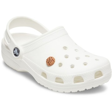 przypinka do butów i klapek jibbitz crocs ozdoba ciasteczko ciastko ciacho