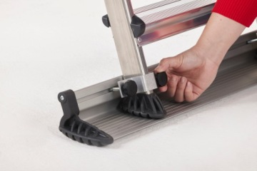 Контейнер для инструментов для алюминиевых лесов.