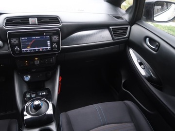 Nissan Leaf II Hatchback Elektryczny 40kWh 150KM 2018 Nissan Leaf 40 kWh, SoH 89%, Automat, VAT 23%, zdjęcie 7