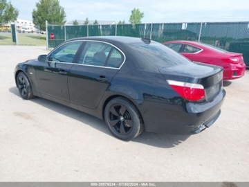 BMW Seria 5 E60 2007 BMW Seria 5 2007 BMW 5 Series 4dr Sdn 525xi AWD 3.0 Benzyna 215KM, zdjęcie 2