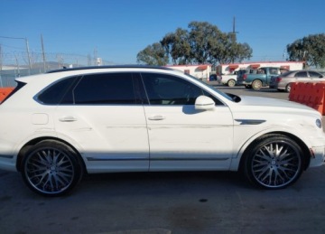 Bentley Bentayga 2021 Bentley Bentayga 2021r., V8, 4L, od ubezpieczalni 4.0 Benzyna 550KM, zdjęcie 7
