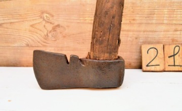 Орыг. Старинный кованый топор топорище 1,75 кг