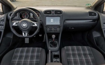 Volkswagen Golf VI Cabriolet 2.0 TSI GTI 210KM 2013 Volkswagen Golf Volkswagen Golf Cabrio GTI 2.0 Benzyna 210KM, zdjęcie 17