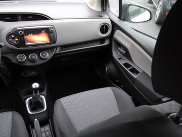 Toyota Yaris III Hatchback 5d Facelifting 1.33 Dual VVT-i 99KM 2015 Toyota Yaris 1.33 Dual VVT-i, Salon Polska, zdjęcie 7