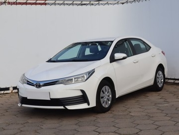 Toyota Corolla XI Sedan Facelifting 1,33 Dual VVT-i 99KM 2017 Toyota Corolla 1.3 Dual VVT-i, Salon Polska, zdjęcie 1