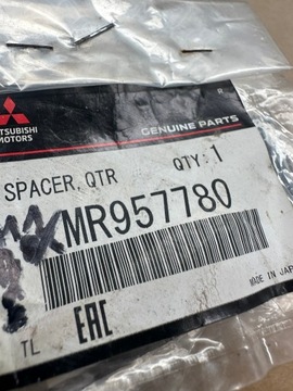 TĚSNĚNÍ OKNO MITSUBISHI MR957780