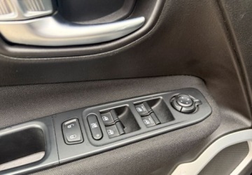 Jeep Renegade SUV 1.6 E-TorQ 110KM 2016 Jeep Renegade 1.6 E-Torq Longitude FV 1.6 Benzyna 110KM, zdjęcie 8