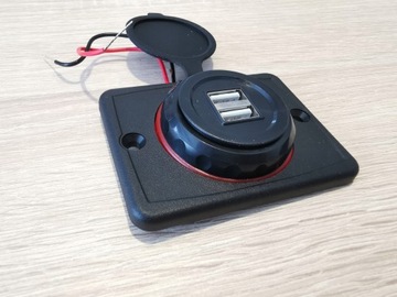 2xUSB зарядное устройство плоского монтажа, ПОДСВЕТКА 12/24В 3,1А
