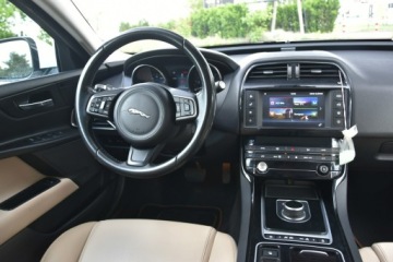 Jaguar XE Sedan 2.0 i4 250KM 2018 Jaguar XE 25T 2.0T 250KM 2018r. Skóra Panorama, zdjęcie 7