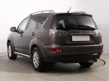 Mitsubishi Outlander II 2.4 MIVEC 170KM 2010 Mitsubishi Outlander 2.4 MIVEC, 4X4, 7 miejsc, zdjęcie 3