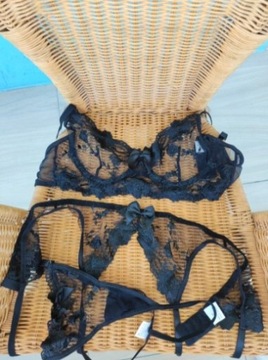 ЧЕРНЫЙ КОМПЛЕКТ СЕКСУАЛЬНОГО КРУЖЕВНОГО ЖЕНСКОГО БЕЛЬЯ