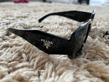 PRADA Okulary przeciwsłoneczne damskie CZARNE