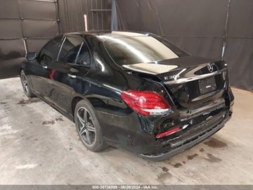 Mercedes Klasa E W213 2019 Mercedes-Benz Klasa E 2019 Mercedes-Benz E-Class E 300 4MATIC Sedan 2.0, zdjęcie 3