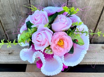 Букет из махровых и мыльных роз для учителя.