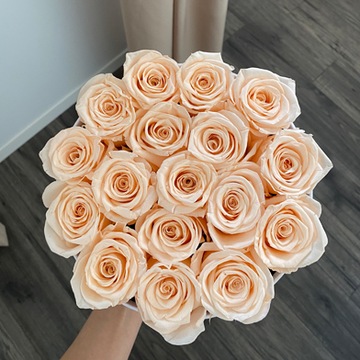 Цветочная коробка розовая ETERNAL ROSES от Roses Atelier