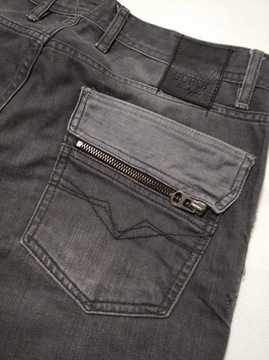 Męsk spodnie jeans szare GUESS Lincoln 33 skracane