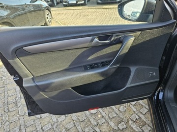 Volkswagen Passat B7 Variant 1.6 TDI CR DPF BlueMotion 105KM 2011 Volkswagen Passat 1,6 diesel 105KM nawigacja, zdjęcie 13