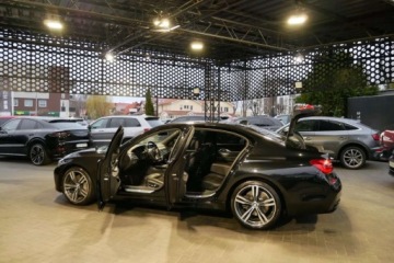 BMW Seria 7 G11-G12 Sedan 750i 450KM 2018 BMW Seria 7 Pneumat M Pakiet HeadUp Radar Dociagi Masaz Wentyl Harman Bezwp, zdjęcie 4