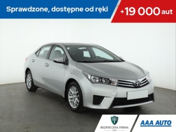 Toyota Corolla XI Sedan 1.6 Valvematic 132KM 2016 Toyota Corolla 1.6 Valvematic, Salon Polska