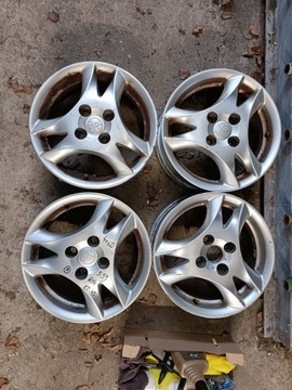 Felgi aluminiowe Toyota R14 4x100 5,5j et 45 otwór centrujący 54,1