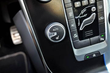 Volvo V40 II Hatchback 2.0 D2 DRIVE-E 120KM 2015 Volvo V40 R-Design Xenon Ledy Digital Alcantara, zdjęcie 28