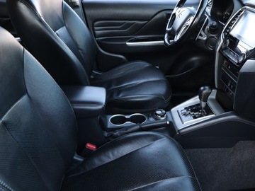 Mitsubishi L200 VI 2.2 Diesel 150KM 2021 Mitsubishi L200 2.2 DI-D, Salon Polska, zdjęcie 7