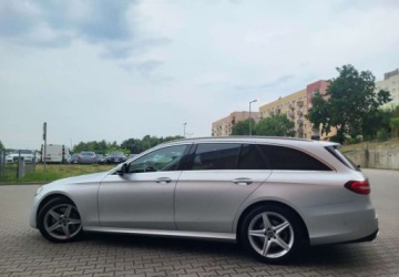 Mercedes Klasa E W213 Kombi 2.0 220d 194KM 2019 Mercedes-Benz Klasa E 220 d 9G-TRONIC AMG FULL LEDY NAVI PÓŁ SKÓRY STAN BDB, zdjęcie 22