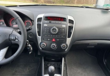 Kia Ceed I Hatchback 5d Facelifting 1.4 DOHC CVVT 90KM 2010 Kia Ceed Kia Ceed 1.4 CVVT Attract 1.4 Benzyna 90KM, zdjęcie 25